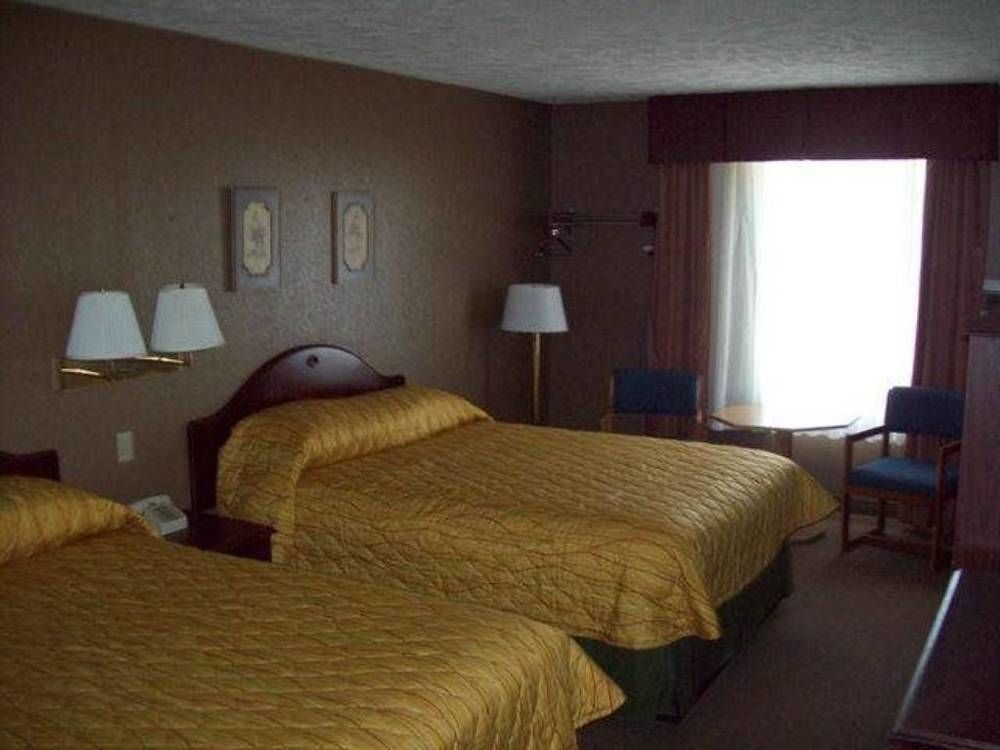 Lyons Inn Hotel
